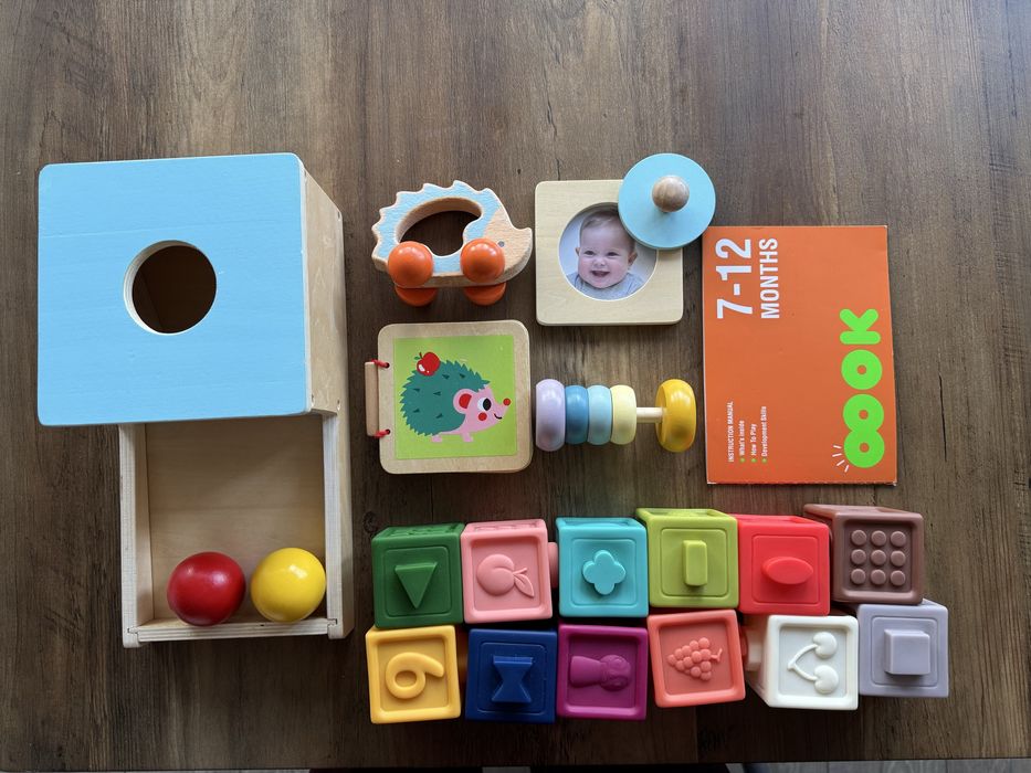 Tooky toy - Кутия с игри/играчки за бебе възраст 7-12 месеца