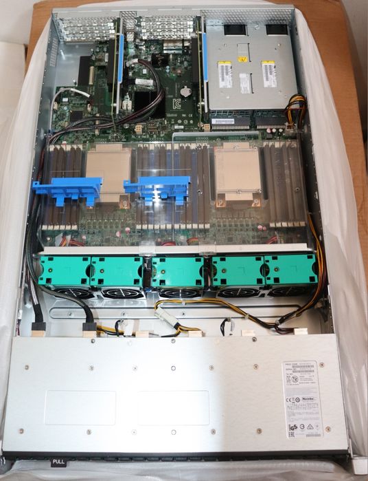 Server 2U Intel R2224GZ4GC4 24 SFF 2 x Skt 2011 V1/V2 0 DDR3 Barebone + Rail Kit NOU