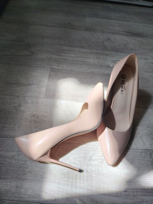 Продам Бежевые туфли