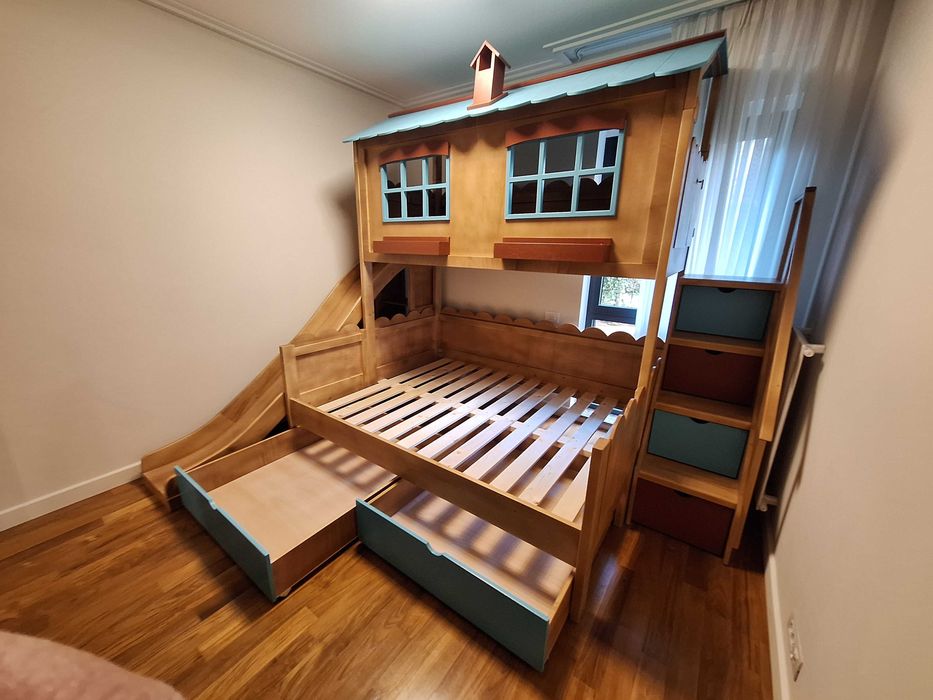 TRANSPORT GRATUIT.Pat tip casuta cu tobogan. Cod 2811