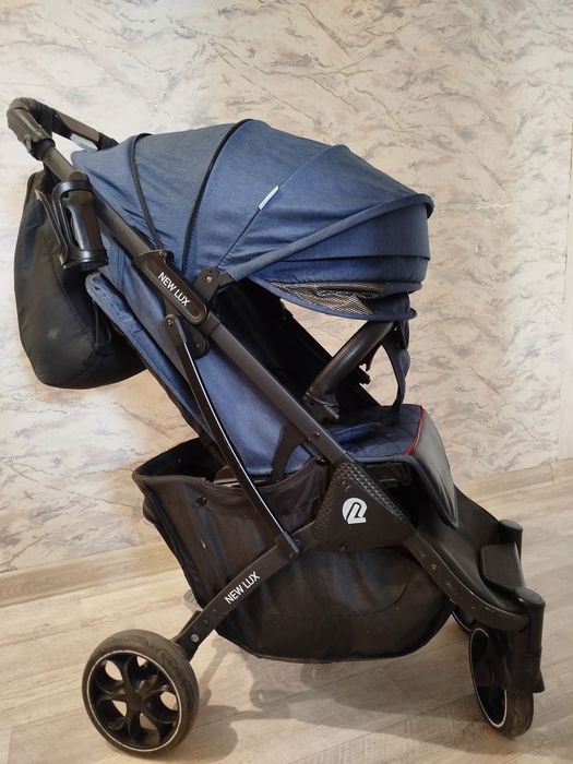 Продам  прогулочную коляску