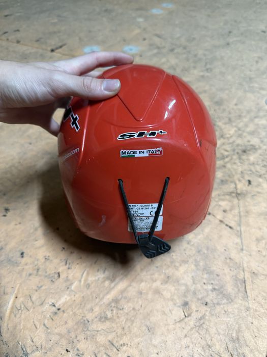 Шлем горнолыжный