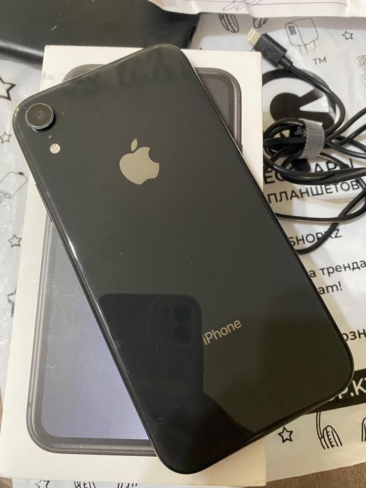 Продам iPhone XR