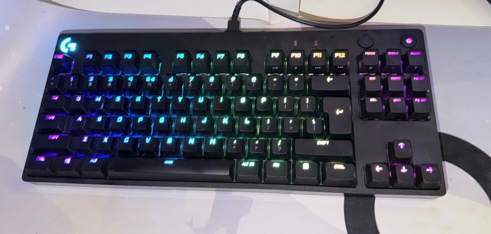 Vand tastatura Logitech in stare f buna