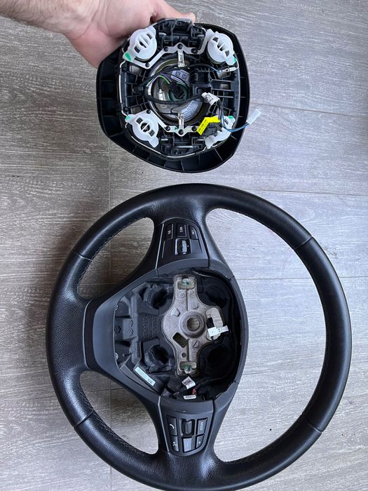 Volan cu comenzi și airbag BMW F30 Chiajna • OLX.ro