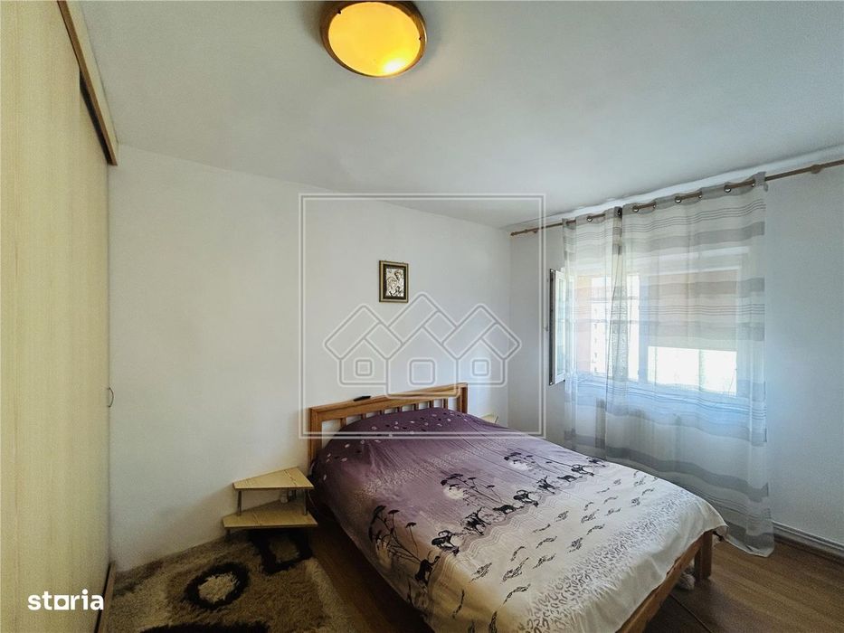 Ap decomandat, 4 camere, balcon - Zona Mihai Viteazu — fotografia 1