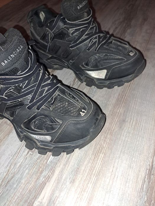 Balenciaga 41 номер , на последната снимка се вижда забележката