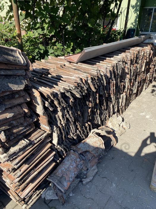 Vand tigla ceramica veche 40 bani/tigla negociabil