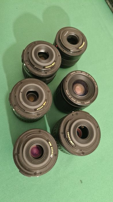 Lot 22 Canon DSLR si obiective