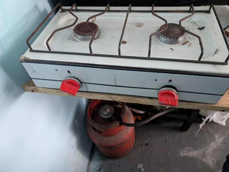 Продам газовую плиту с газбалконом