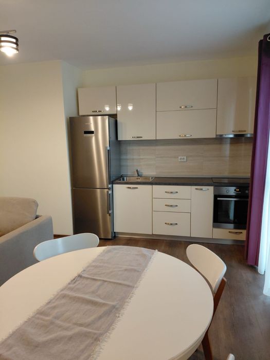 Inchiriez ap. 2 camere si living