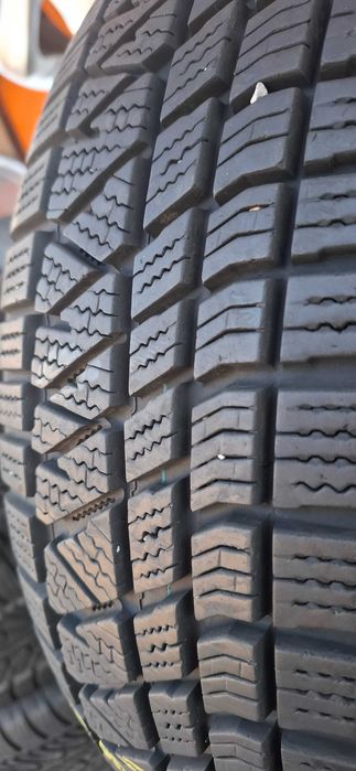 4бр. 215/60/17 Kumho 7.1mm грайфер, дот 19г. Предлагаме монтаж