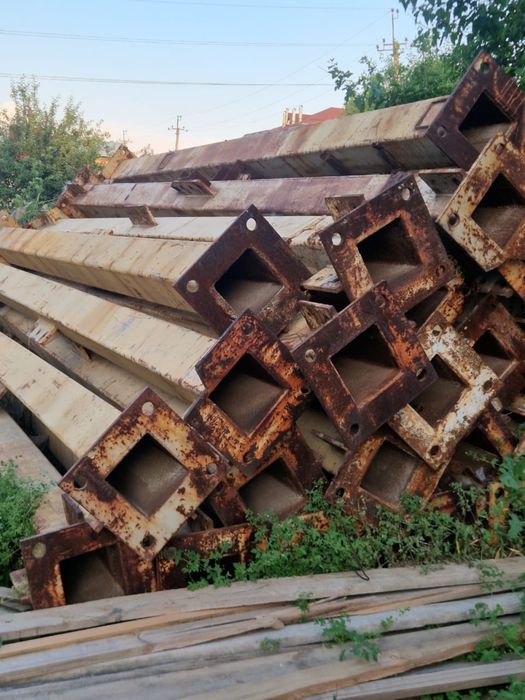 Продам стойки прочный металл