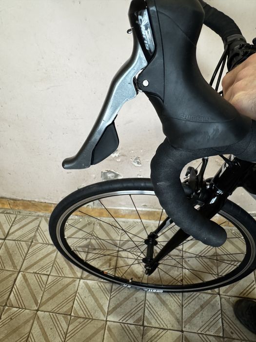 Продаю шоссейный велосипед Giant Contend 3