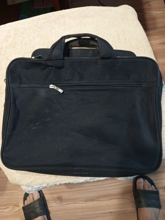 Продавам чанта за лаптоп