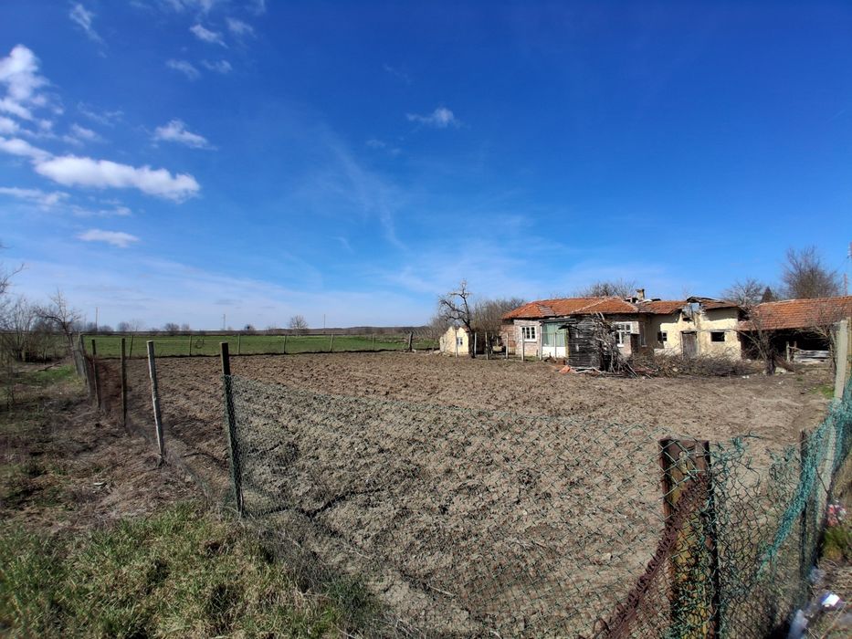 Продавам стара къща с 2 дка двор в с. Житница
