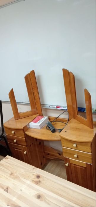 Дървени бюра от масив