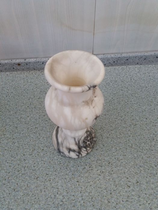 Ваза мраморная белый мрамор