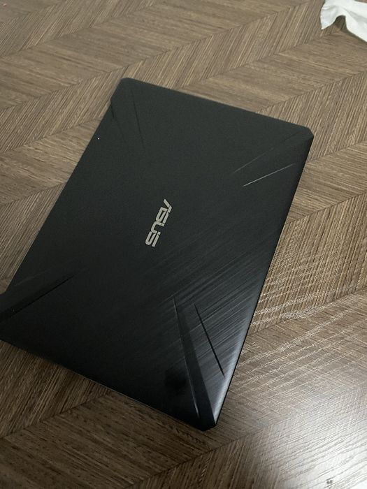 Asus komputer sotiladi