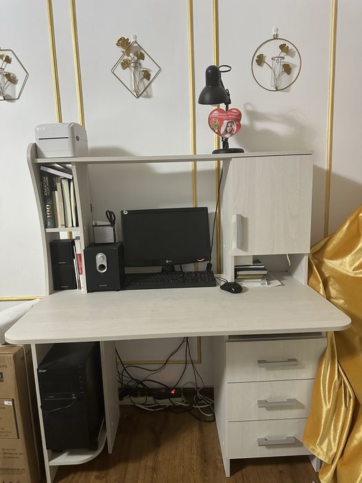 Продам компьютерный стол