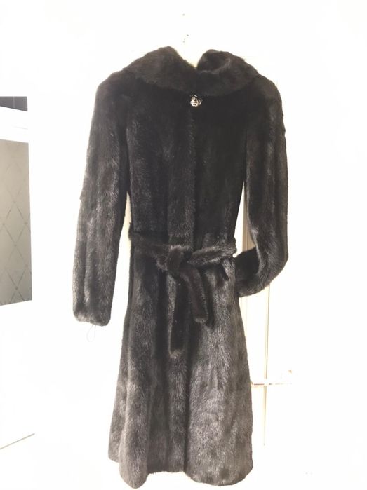 Шуба норковаЯ(цельная)