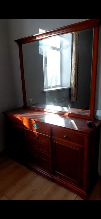 Комод с зеркалом