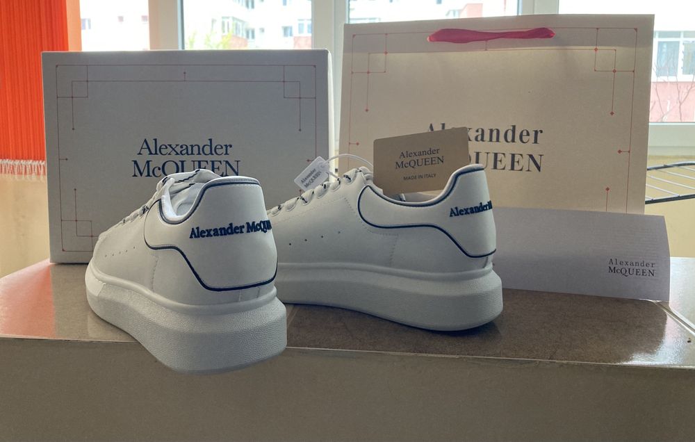 Alexander McQueen Black Lines Bucuresti Sectorul •