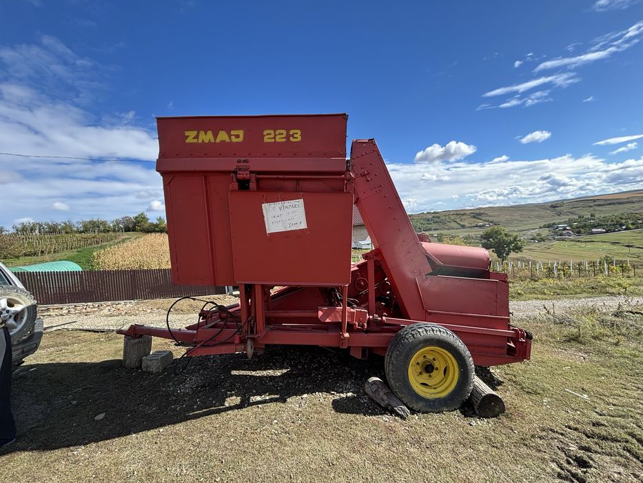 Desfacatoare de porumb Zmaj 223