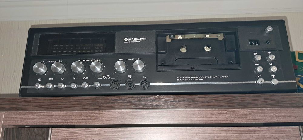 магнитофон Маяк 233 + 30 кассет б/у. САМОВЫВОЗ.