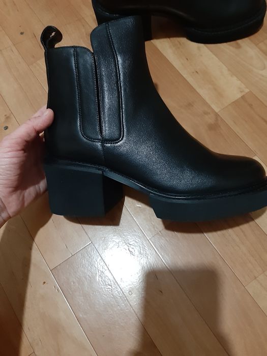 Продам женские сапоги челси.