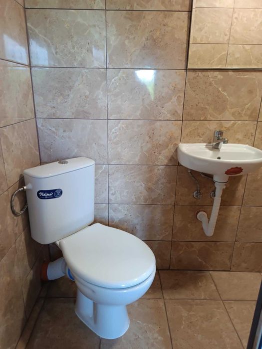 Къща с басейн в самостоятелен двор 405 м2