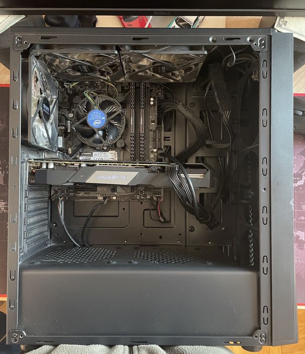 Pc: Gtx 1660 super, i5 9400f, 16gb ram