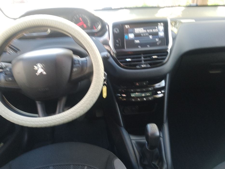 Peugeot 208 1,2 /24000km