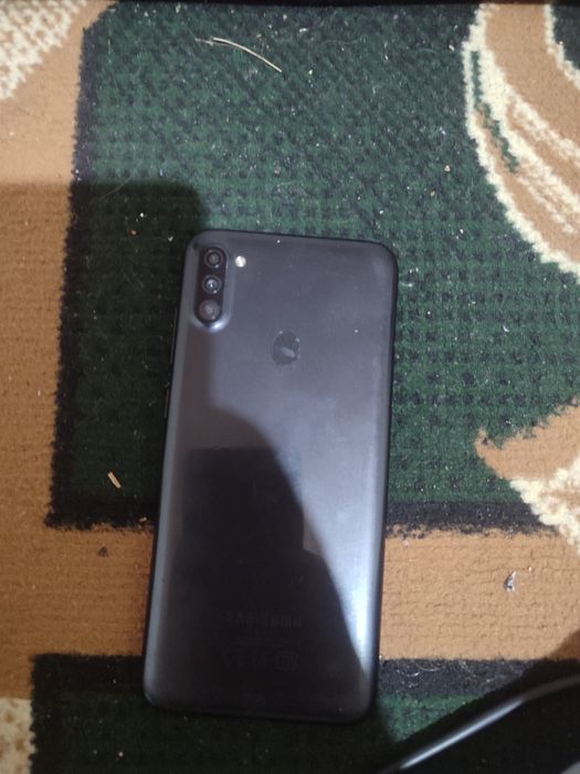 Samsung a11 yaxshi holatda