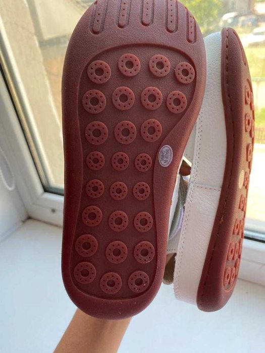 Продам детские сандалии.Новые. Босоногие. классные.легкие .размер 31