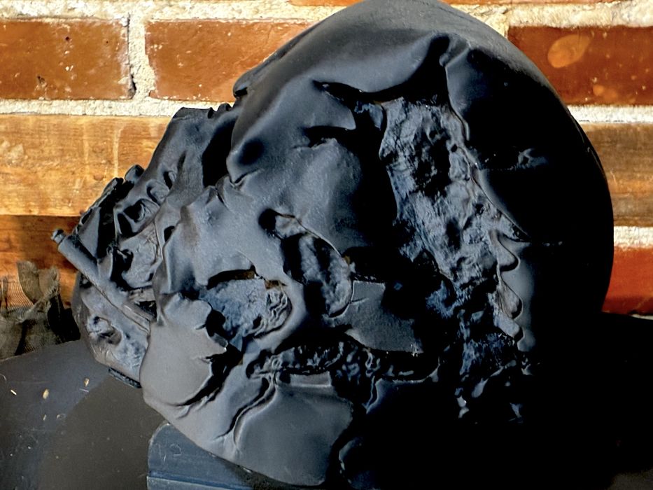 Star Wars. Разтопения шлем от кладата на Darth Vader