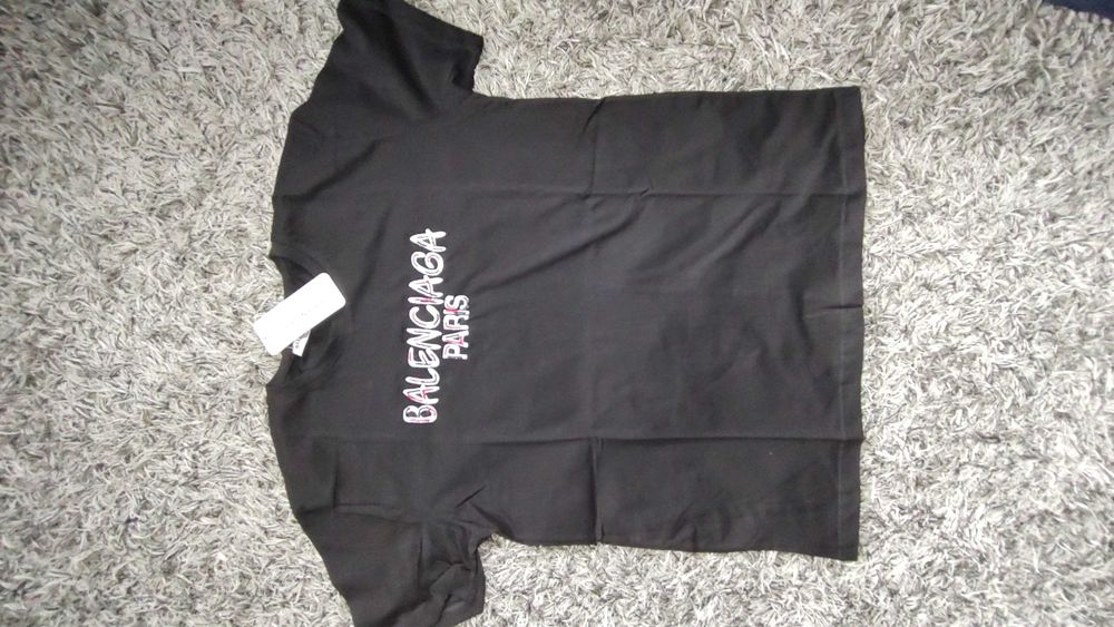 Нова тениска Balenciaga Paris