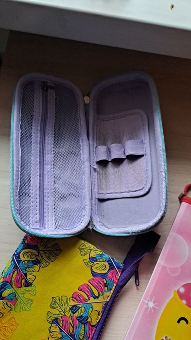 развивающие игры и пеналы и прочее.