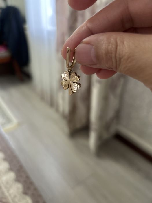 Продам золотой набор Клевер