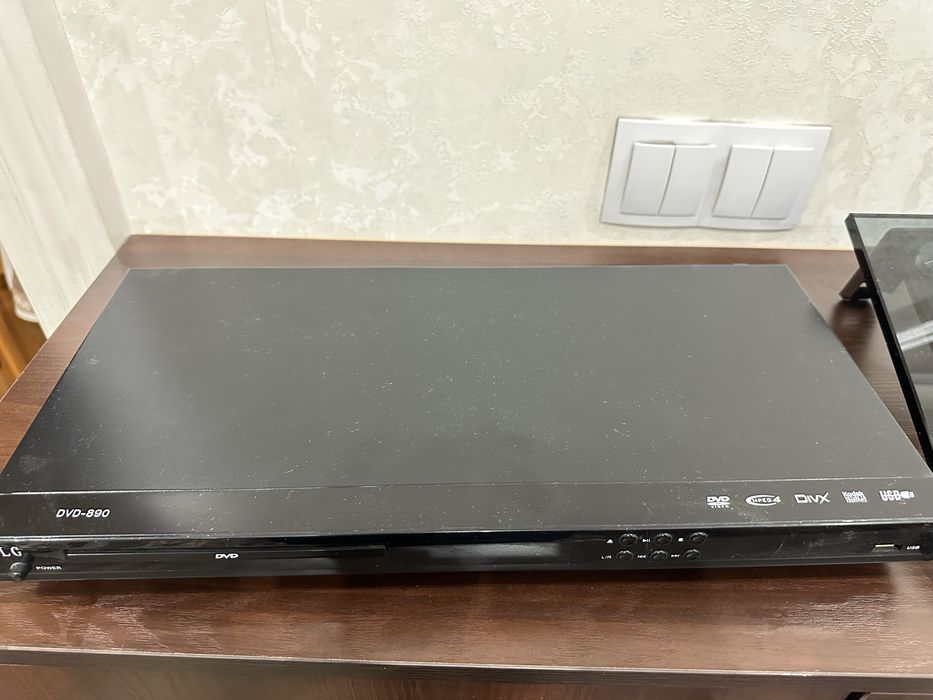 LG DVD-890 в хорошем состоянии