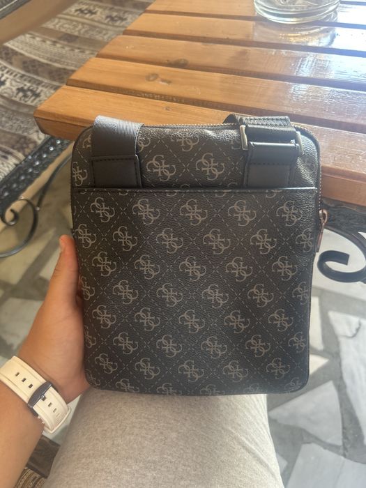 Мъжка чанта guess