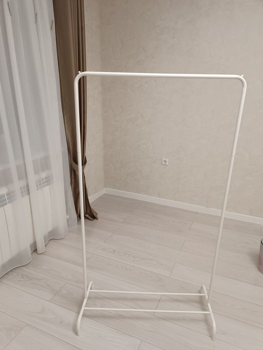 Вешалки напольные 2 штуки