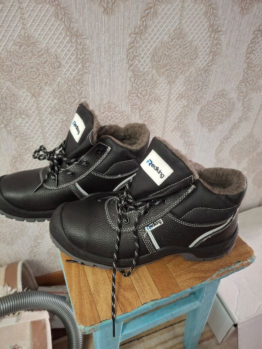 Ботинка 42размер
