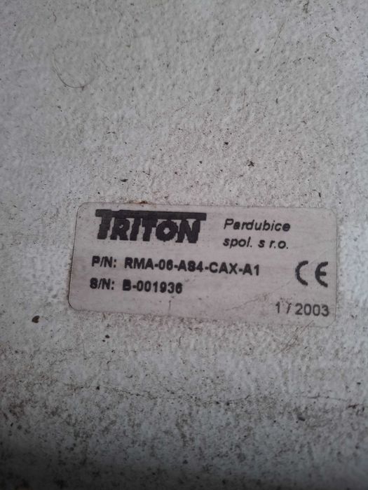 Метален шкаф с стъклена вратичка ключ