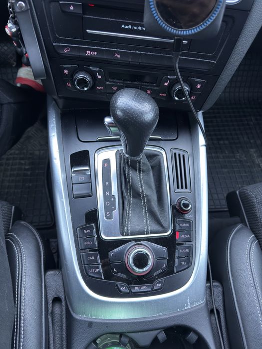 Vand Audi Q5 S-line model 2012 - 2.0 Benzina 211 CP ~180000 km