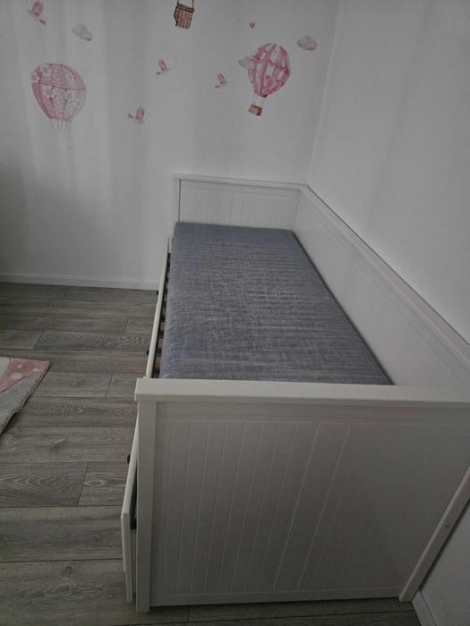 Pat divan Mobexpert 80x200 cm, alb, 3 sertare, stare excelentă – 1.000 lei