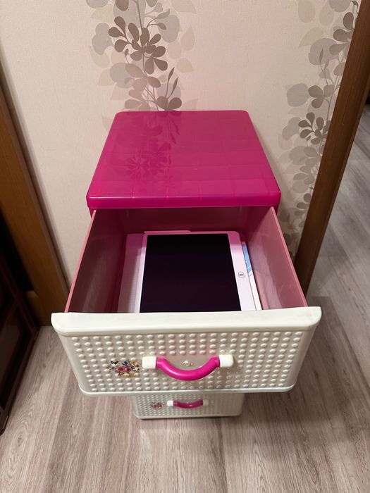 Комод пластиковый на колесах