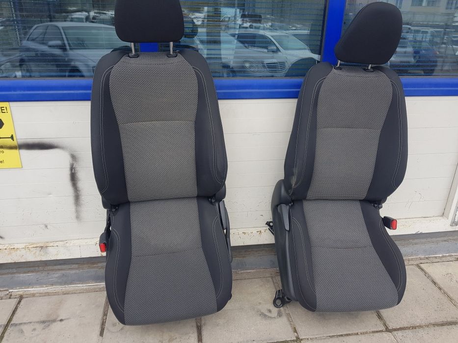 Предни седалки за Тойота Ярис 2010-2018