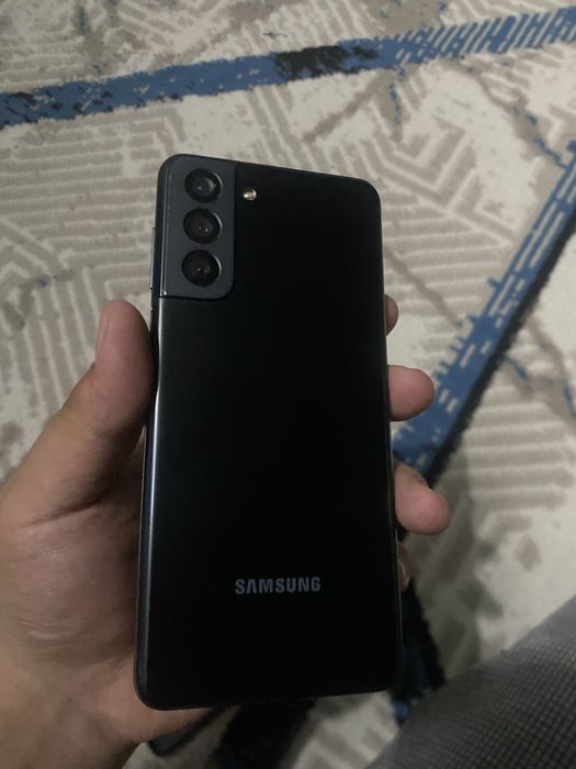 iPhone 11 128GB black. Samsung Galaxy S21 5G 256GB