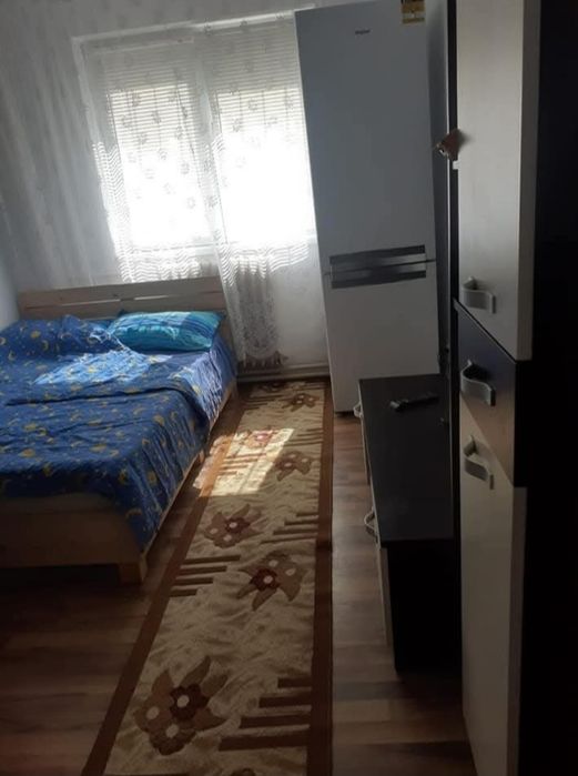 Vand garsoniera zona razboieni  parter .